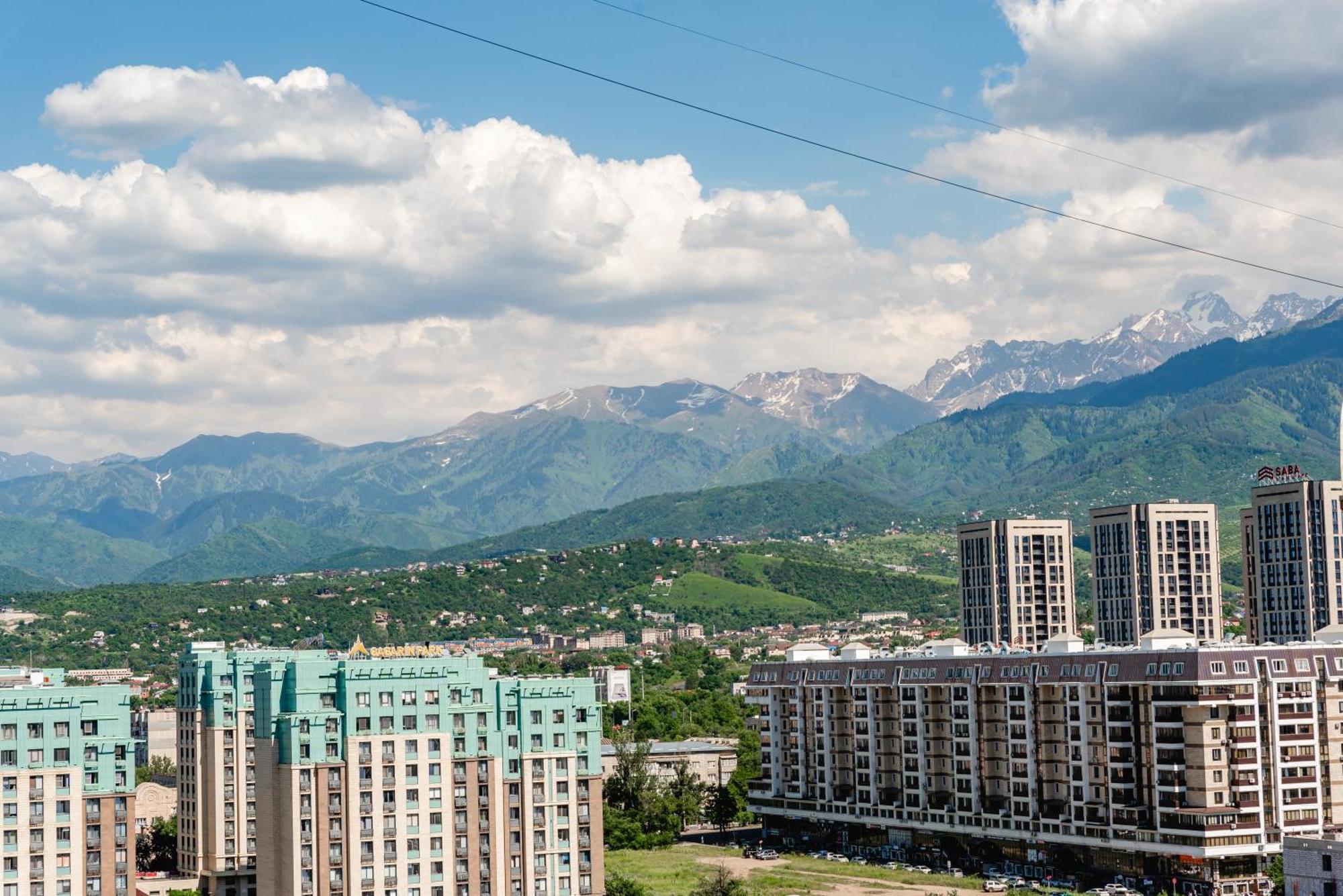 Five Business-Class Rooms In R-House Near Mega Center Almaty Exterior photo