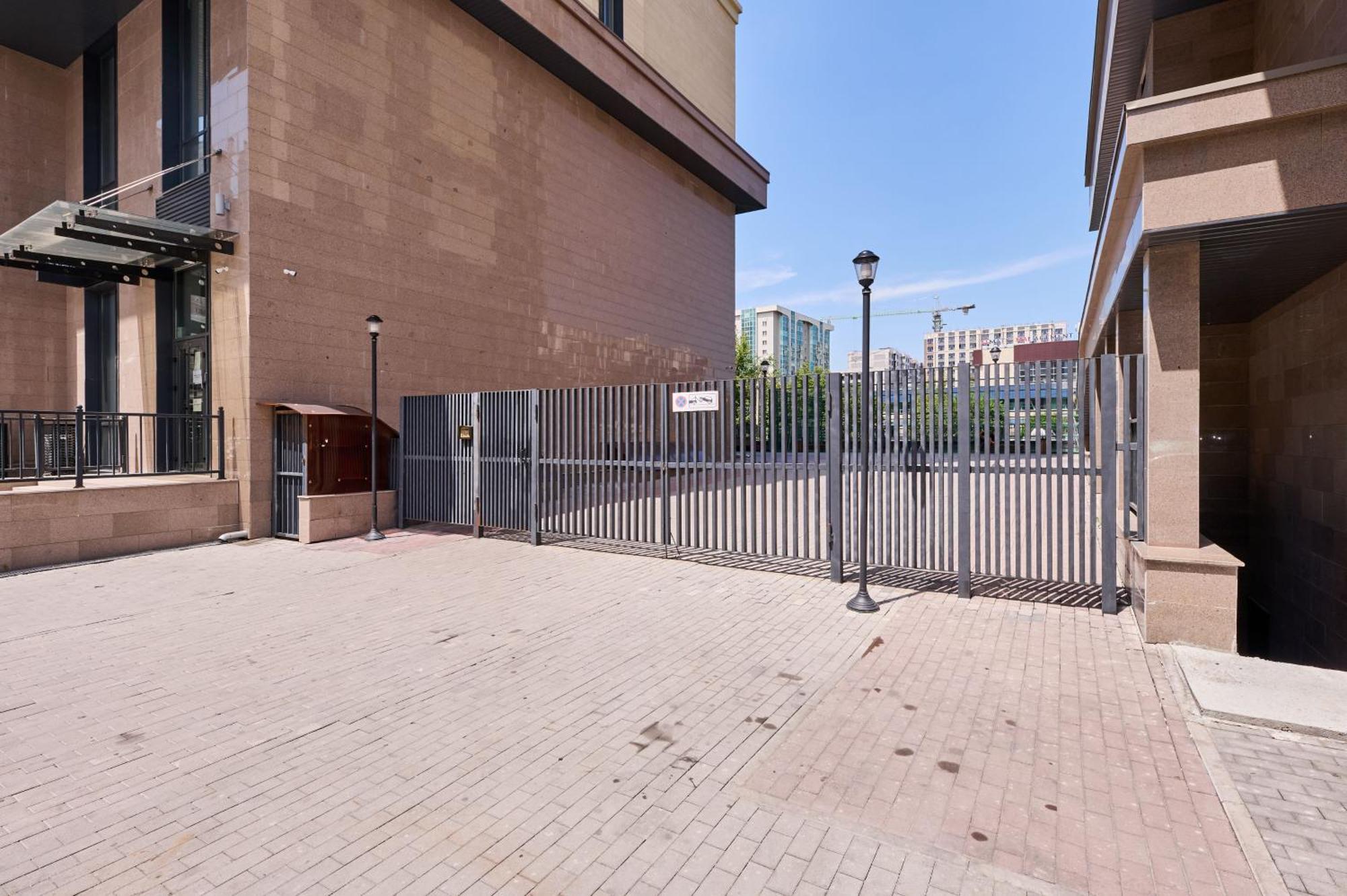 Five Business-Class Rooms In R-House Near Mega Center Almaty Exterior photo