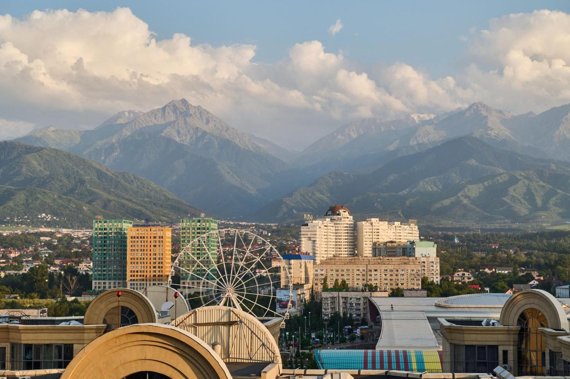 Five Business-Class Rooms In R-House Near Mega Center Almaty Exterior photo