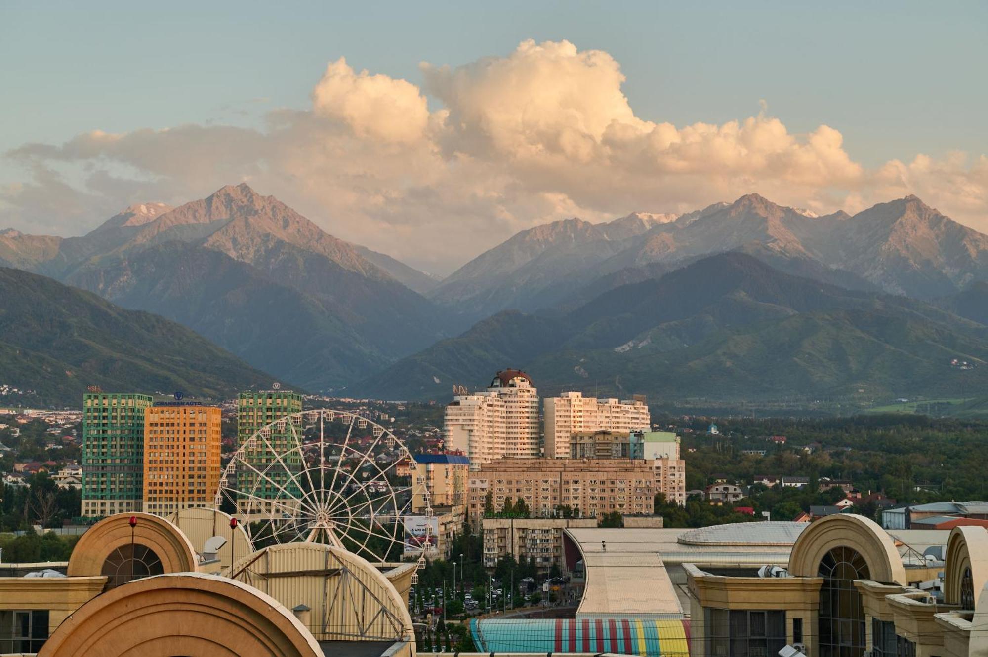 Five Business-Class Rooms In R-House Near Mega Center Almaty Exterior photo