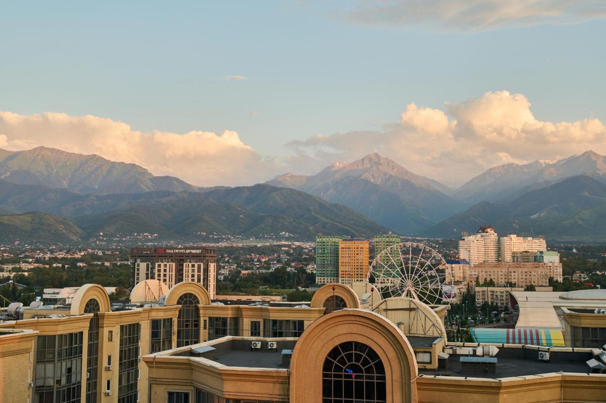 Five Business-Class Rooms In R-House Near Mega Center Almaty Exterior photo